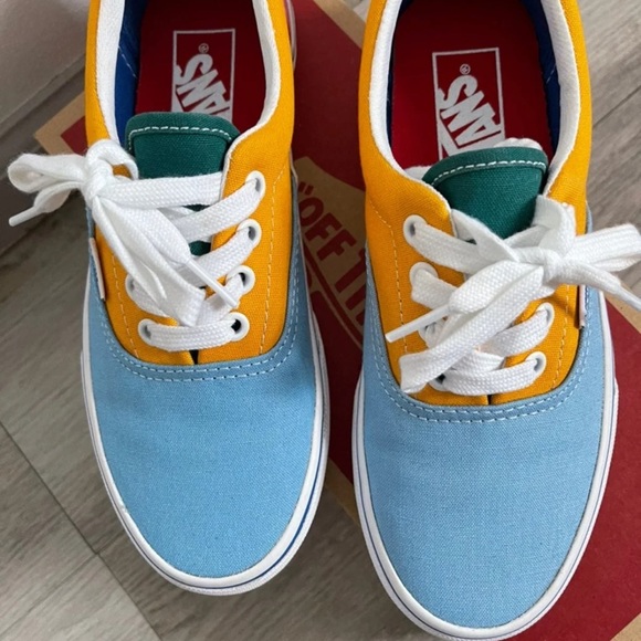 Vans - Picture 2 of 6